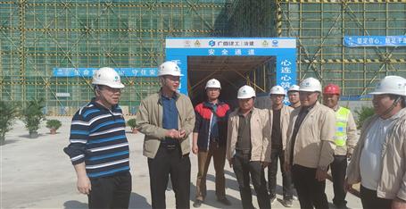 【奮戰(zhàn)80天·沖刺四季度】何勇利用周末休息時間到柳江區(qū)中醫(yī)院整體搬遷項(xiàng)目指導(dǎo)安全文明標(biāo)準(zhǔn)化施工