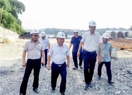 唐峰、何勇到桂東分公司項(xiàng)目開展2023年第二季度安全生產(chǎn)質(zhì)量綜合大檢查暨“圍墻內(nèi)圍墻外”和“以包代管”專項(xiàng)檢查