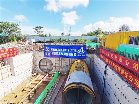 冶建第三分公司?？谑许?xiàng)目重95噸超徑頂管機(jī)精準(zhǔn)定位